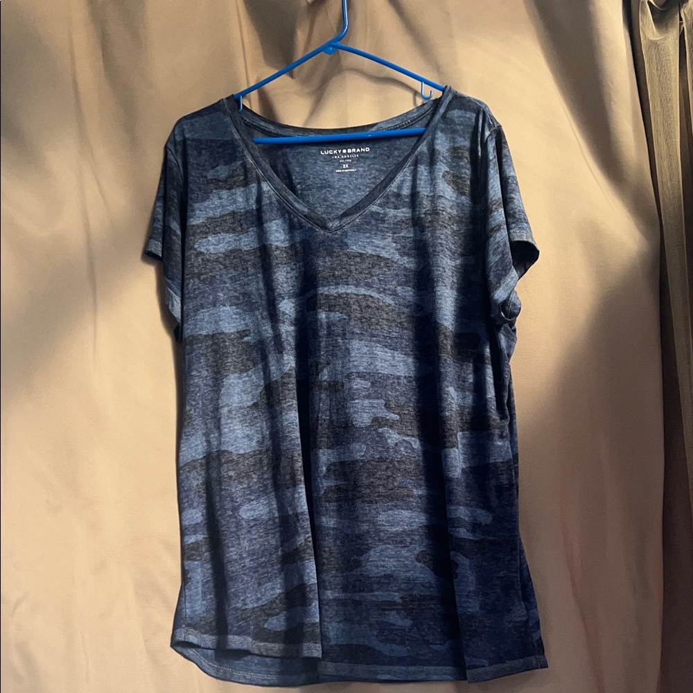 **3 for $6** Lucky Brand Navy Camo Short Sleeve Top